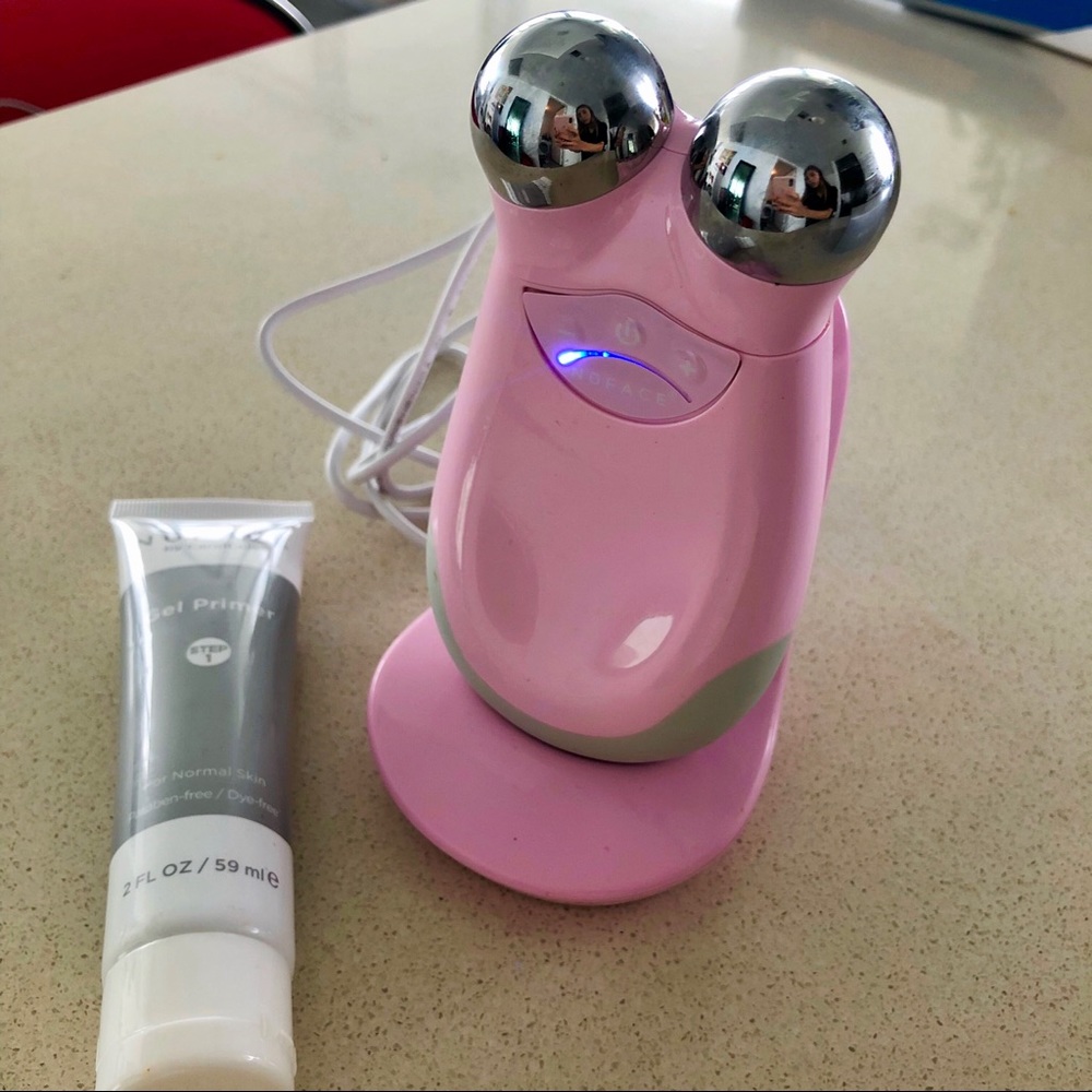 NUFACE TRINITY
Facial Toning Device full size!